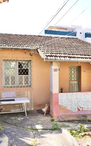 Casa à venda com 110m², 2 quartos e 1 vaga Casa à venda com 110m², 2 quartos e 1 vagaFachada