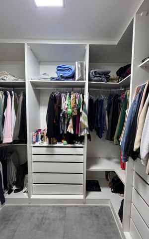 Apartamento à venda com 84m², 2 quartos e 2 vagas Apartamento à venda com 84m², 2 quartos e 2 vagasCloset