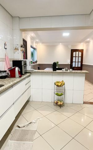 Casa à venda com 240m², 3 quartos e 3 vagas Casa à venda com 240m², 3 quartos e 3 vagasCozinha