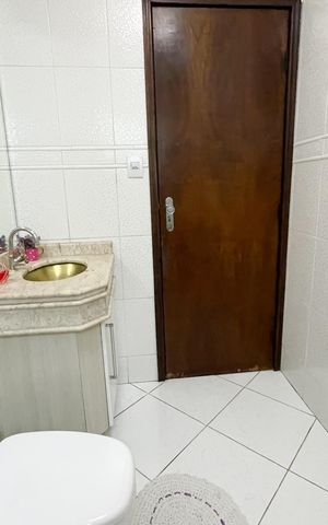 Casa à venda com 240m², 3 quartos e 3 vagas Casa à venda com 240m², 3 quartos e 3 vagasBanheiro
