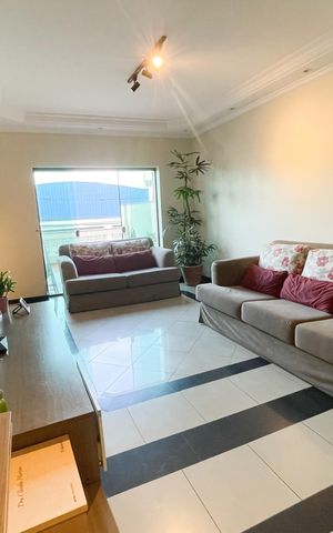 Casa à venda com 240m², 3 quartos e 3 vagas Casa à venda com 240m², 3 quartos e 3 vagasSala