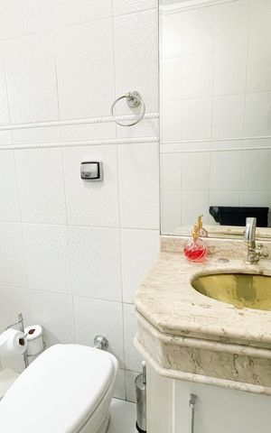 Casa à venda com 240m², 3 quartos e 3 vagas Casa à venda com 240m², 3 quartos e 3 vagasBanheiro