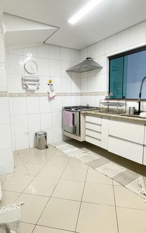 Casa à venda com 240m², 3 quartos e 3 vagas Casa à venda com 240m², 3 quartos e 3 vagasCozinha