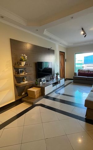 Casa à venda com 240m², 3 quartos e 3 vagas Casa à venda com 240m², 3 quartos e 3 vagasSala