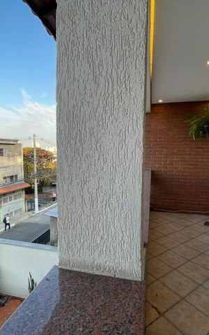 Casa à venda com 240m², 3 quartos e 3 vagas Casa à venda com 240m², 3 quartos e 3 vagasVaranda