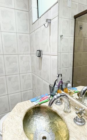 Casa à venda com 240m², 3 quartos e 3 vagas Casa à venda com 240m², 3 quartos e 3 vagasBanheiro