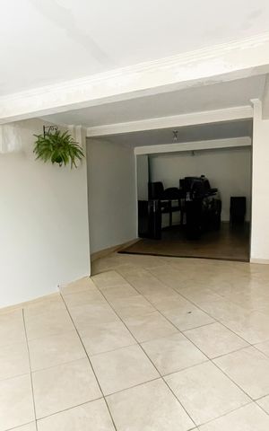 Casa à venda com 240m², 3 quartos e 3 vagas Casa à venda com 240m², 3 quartos e 3 vagasQuintal
