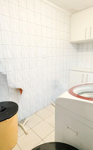 Casa à venda com 240m², 3 quartos e 3 vagas Casa à venda com 240m², 3 quartos e 3 vagasÁrea de Serviço