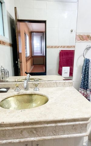 Casa à venda com 240m², 3 quartos e 3 vagas Casa à venda com 240m², 3 quartos e 3 vagasBanheiro