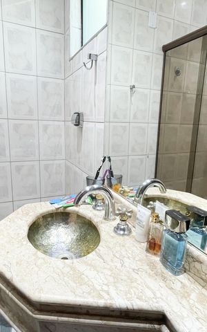 Casa à venda com 240m², 3 quartos e 3 vagas Casa à venda com 240m², 3 quartos e 3 vagasBanheiro