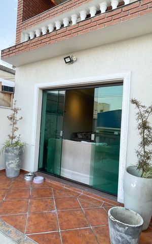 Casa à venda com 240m², 3 quartos e 3 vagas Casa à venda com 240m², 3 quartos e 3 vagasQuintal