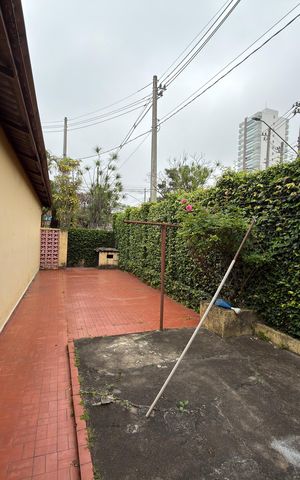 Casa à venda com 238m², 3 quartos e 3 vagas Casa à venda com 238m², 3 quartos e 3 vagasQuintal