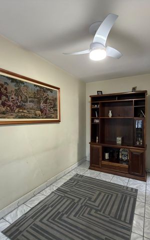 Casa à venda com 238m², 3 quartos e 3 vagas Casa à venda com 238m², 3 quartos e 3 vagasSala