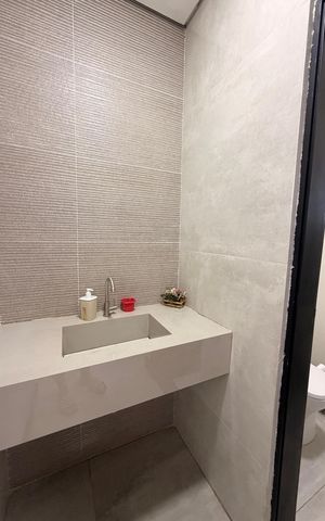 Casa de condomínio à venda com 259m², 4 quartos e 4 vagasBanheiro Social 2