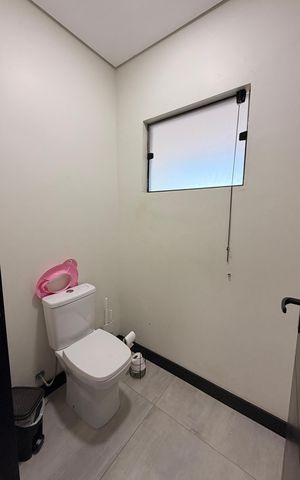 Casa de condomínio à venda com 259m², 4 quartos e 4 vagasBanheiro Social 2