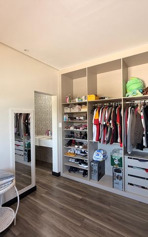 Casa de condomínio à venda com 259m², 4 quartos e 4 vagasCloset - Suíte Master