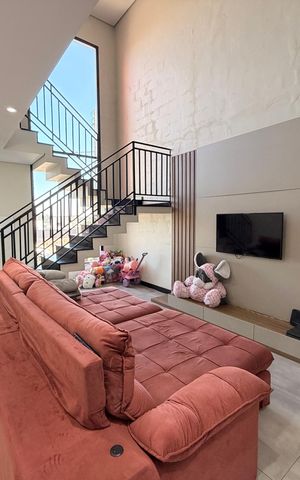 Casa de condomínio à venda com 259m², 4 quartos e 4 vagasSala