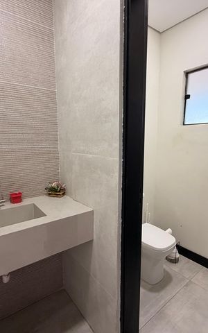 Casa de condomínio à venda com 259m², 4 quartos e 4 vagasBanheiro Social 2