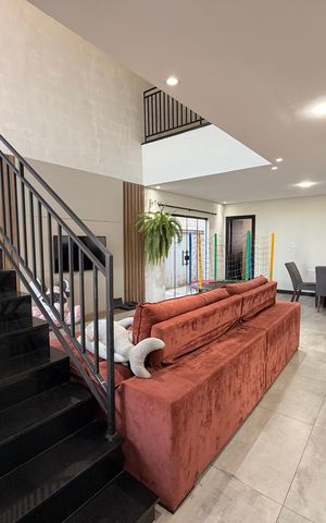 Casa de condomínio à venda com 259m², 4 quartos e 4 vagasSala