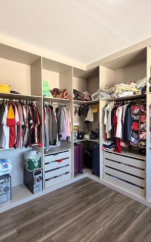 Casa de condomínio à venda com 259m², 4 quartos e 4 vagasCloset - Suíte Master