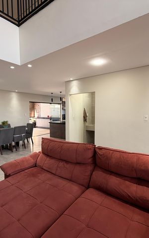 Casa de condomínio à venda com 259m², 4 quartos e 4 vagasSala
