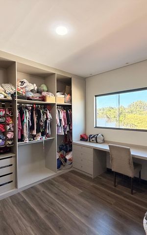 Casa de condomínio à venda com 259m², 4 quartos e 4 vagasCloset - Suíte Master