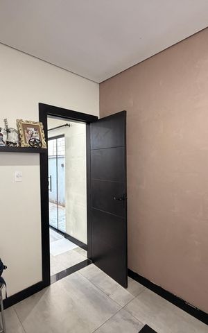 Casa de condomínio à venda com 259m², 4 quartos e 4 vagasQuarto 1/Escritório - andar inferior