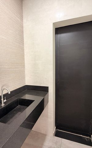 Casa de condomínio à venda com 259m², 4 quartos e 4 vagasBanheiro Social
