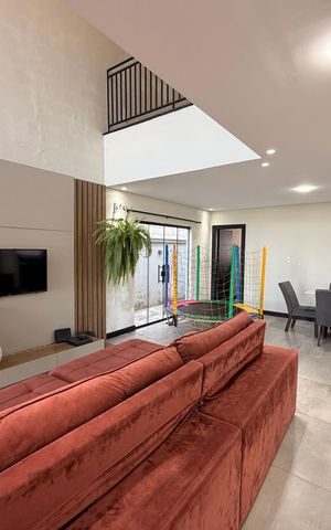 Casa de condomínio à venda com 259m², 4 quartos e 4 vagasSala