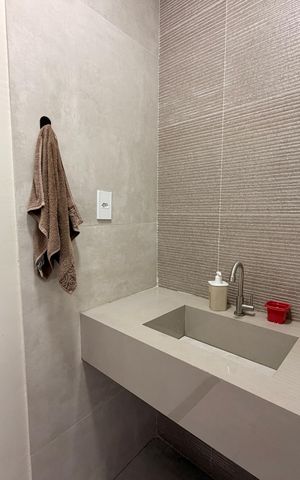 Casa de condomínio à venda com 259m², 4 quartos e 4 vagasBanheiro Social 2