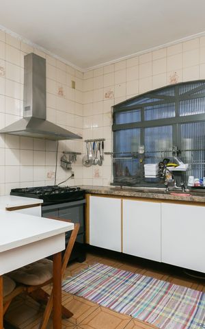 Casa à venda com 195m², 3 quartos e 5 vagas Casa à venda com 195m², 3 quartos e 5 vagasCozinha