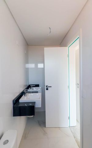 Casa de condomínio à venda com 179m², 3 quartos e 2 vagas Casa de condomínio à venda com 179m², 3 quartos e 2 vagasBanheiro da Suíte
