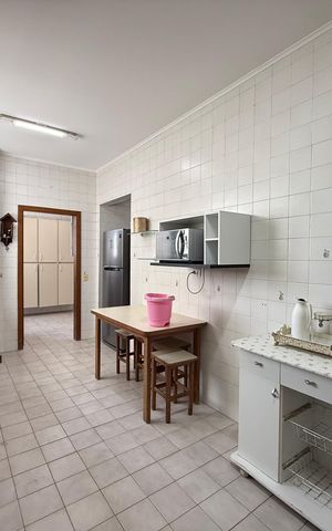 Apartamento para alugar com 143m², 3 quartos e 2 vagas Apartamento para alugar com 143m², 3 quartos e 2 vagasCozinha