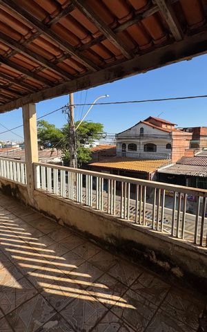 Casa à venda com 283m², 6 quartos e 2 vagas Casa à venda com 283m², 6 quartos e 2 vagasVaranda