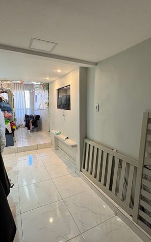 Casa à venda com 283m², 6 quartos e 2 vagas Casa à venda com 283m², 6 quartos e 2 vagasQuarto 3 Anexo 1