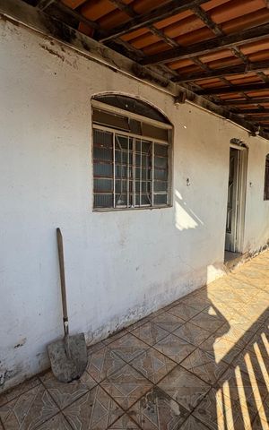 Casa à venda com 283m², 6 quartos e 2 vagas Casa à venda com 283m², 6 quartos e 2 vagasVaranda