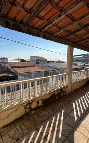 Casa à venda com 283m², 6 quartos e 2 vagas Casa à venda com 283m², 6 quartos e 2 vagasVaranda