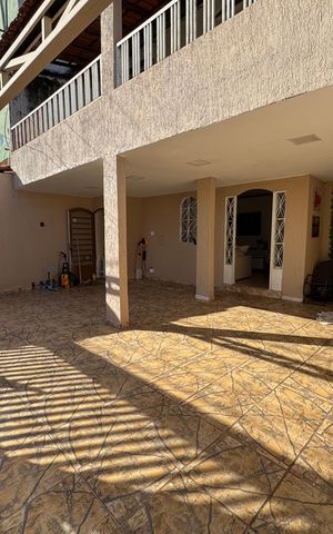Casa à venda com 283m², 6 quartos e 2 vagas Casa à venda com 283m², 6 quartos e 2 vagasQuintal