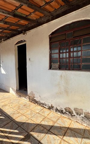 Casa à venda com 283m², 6 quartos e 2 vagas Casa à venda com 283m², 6 quartos e 2 vagasVaranda