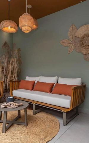 Casa à venda com 170m², 3 quartos e 2 vagas Casa à venda com 170m², 3 quartos e 2 vagasÁrea externa