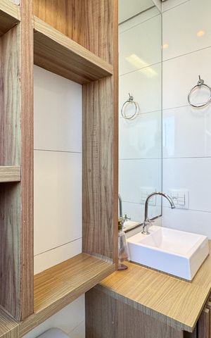 Apartamento à venda com 56m², 2 quartos e 1 vaga Apartamento à venda com 56m², 2 quartos e 1 vagaBanheiro Social