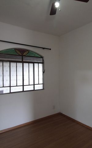 Casa para alugar com 90m², 2 quartos e 2 vagasSala