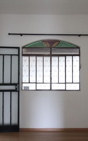 Casa para alugar com 90m², 2 quartos e 2 vagasSala