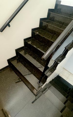 Casa para alugar com 132m², 3 quartos e 2 vagas Casa para alugar com 132m², 3 quartos e 2 vagasEscada
