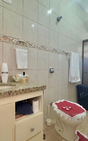 Casa para alugar com 132m², 3 quartos e 2 vagas Casa para alugar com 132m², 3 quartos e 2 vagasBanheiro da Suíte 1