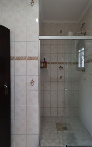 Casa à venda com 225m², 3 quartos e 5 vagas Casa à venda com 225m², 3 quartos e 5 vagasBanheiro da Suíte 2