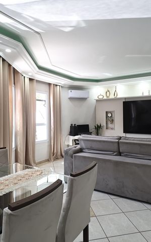 Casa à venda com 225m², 3 quartos e 5 vagas Casa à venda com 225m², 3 quartos e 5 vagasSala