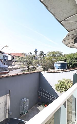 Casa à venda com 225m², 3 quartos e 5 vagas Casa à venda com 225m², 3 quartos e 5 vagasSacada interativa entre as suítes 1 e 2