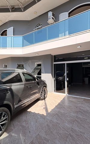 Casa à venda com 225m², 3 quartos e 5 vagas Casa à venda com 225m², 3 quartos e 5 vagasGaragem