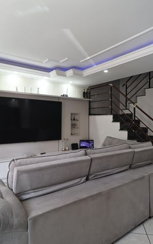 Casa à venda com 225m², 3 quartos e 5 vagas Casa à venda com 225m², 3 quartos e 5 vagasSala